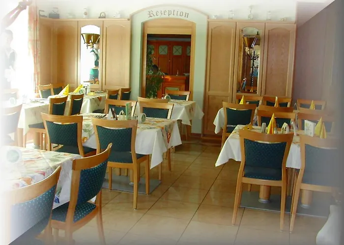 Отель Landgasthof Gruener Baum 3*